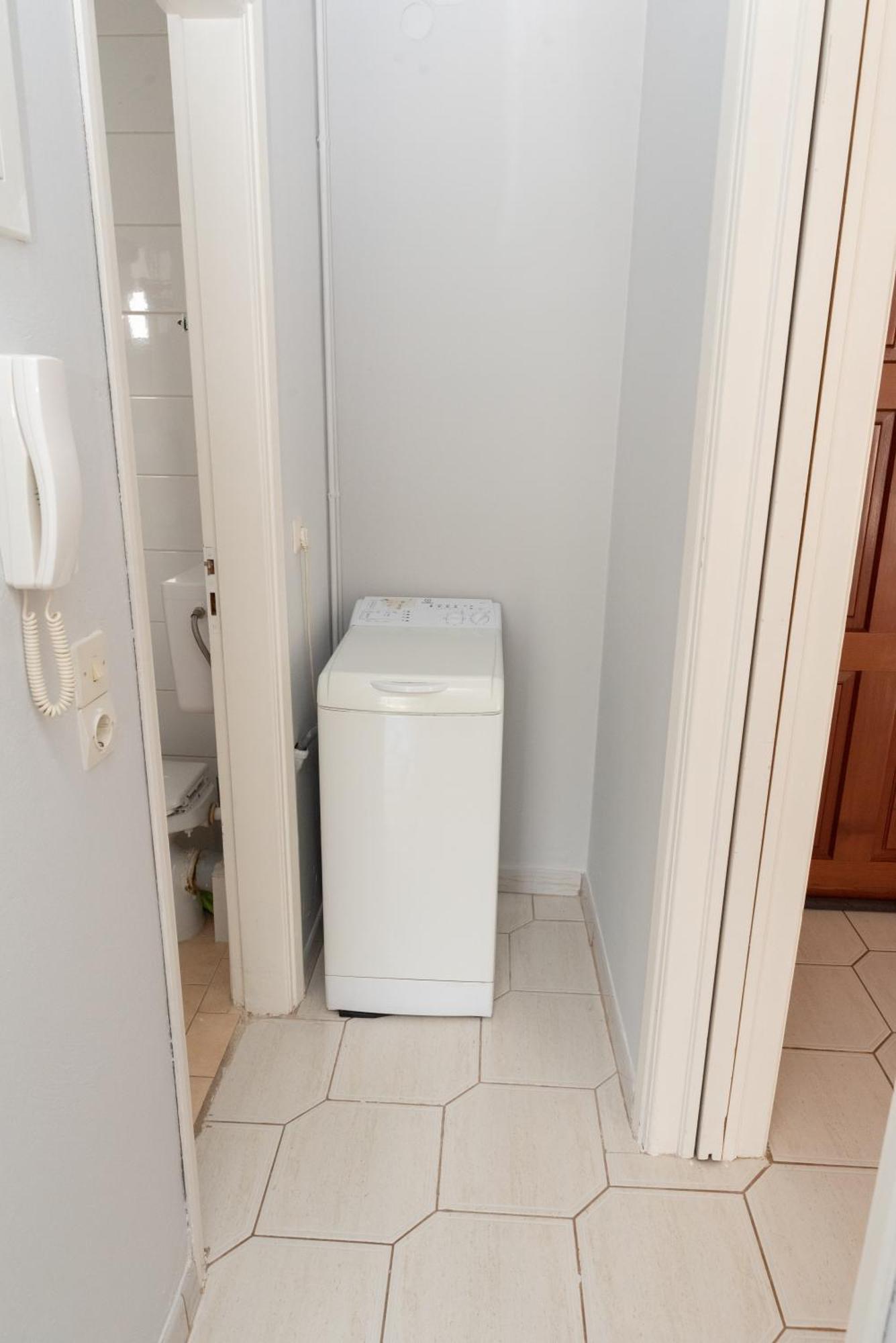 Bluehouse Apartment